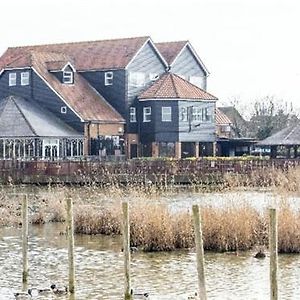 Oyster Fleet Hotel